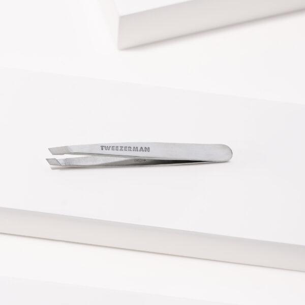 Tweezerman Mini Slant Tweezer Stainless Steel, matkapinsetit - Image 3