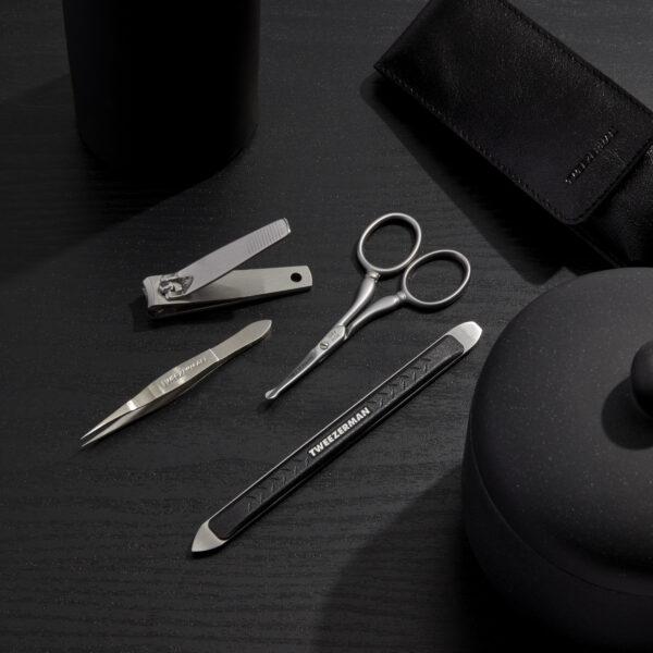Tweezerman GEAR Essential Grooming Set pakkaus - Image 3