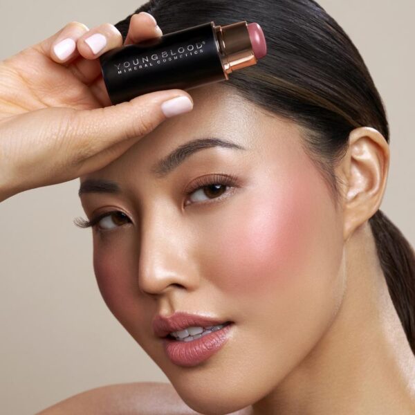Youngblood VividLuxe Creme Blush Stick 9,5g, kermainen poskipunapuikko - Image 4