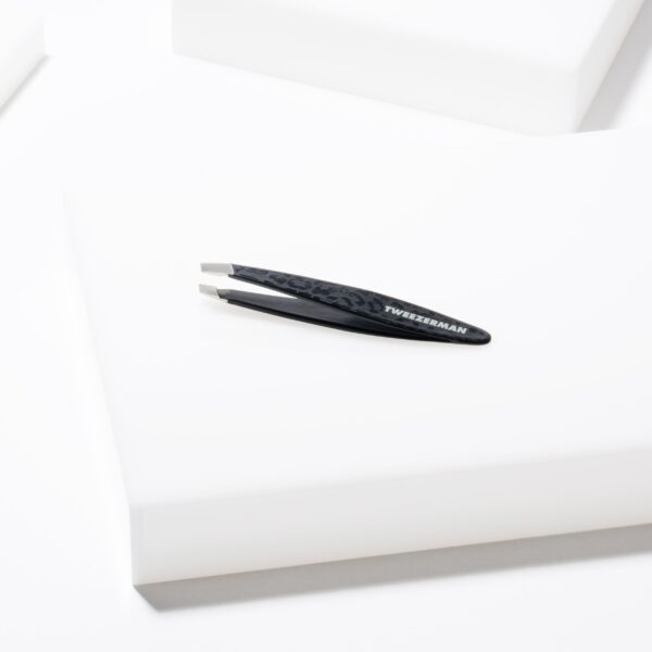 Tweezerman Mini Slant Tweezer Black Leopard, matkapinsetit - Image 3