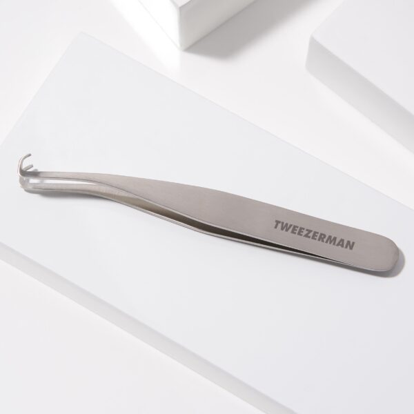 Tweezerman Blackhead Extractor, pinsettimalliinen (kaareva) mustapäiden poistotyökalu - Image 3