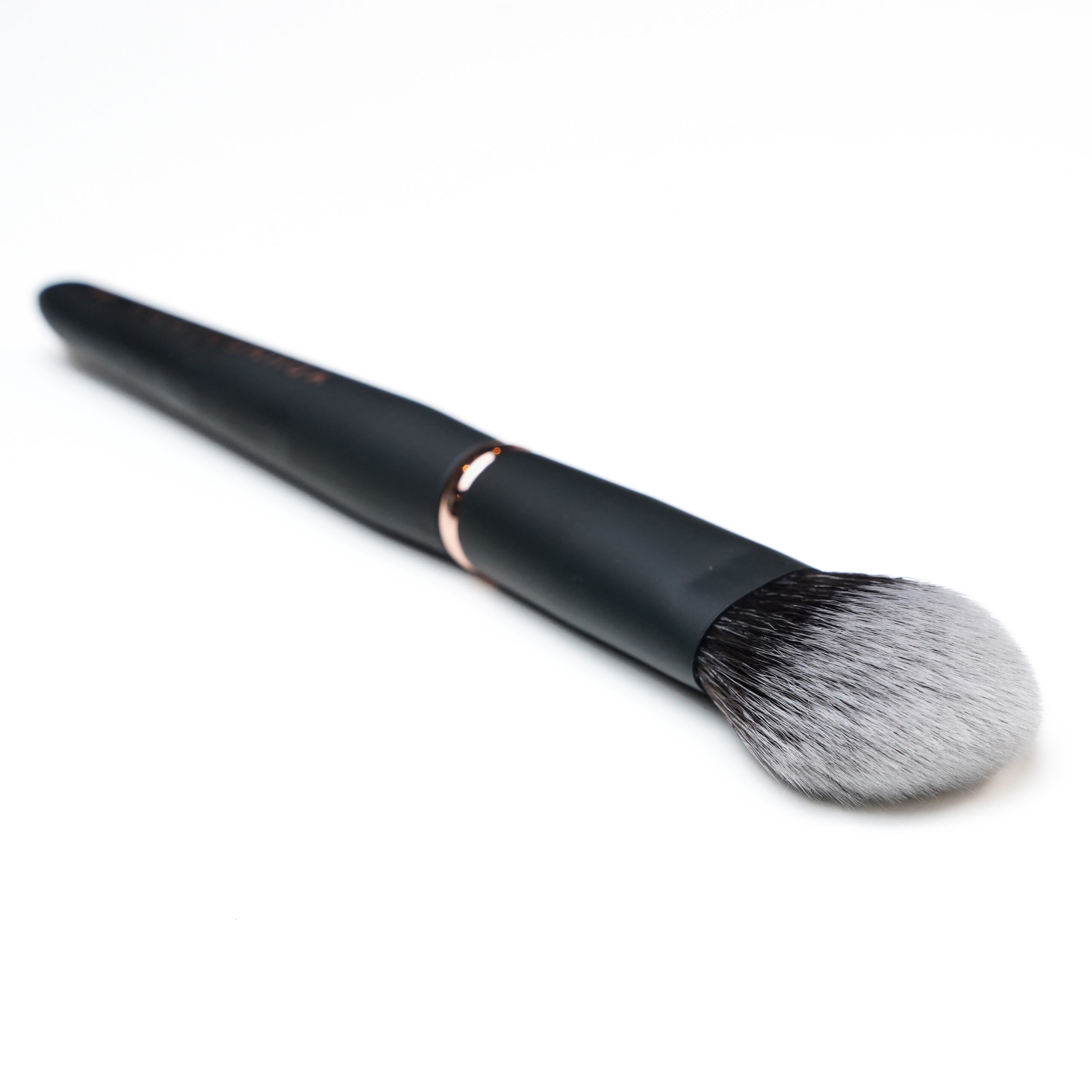 Youngblood YB14 Multi-Tasker Creme Blush Brush, poskipunasivellin - Image 3
