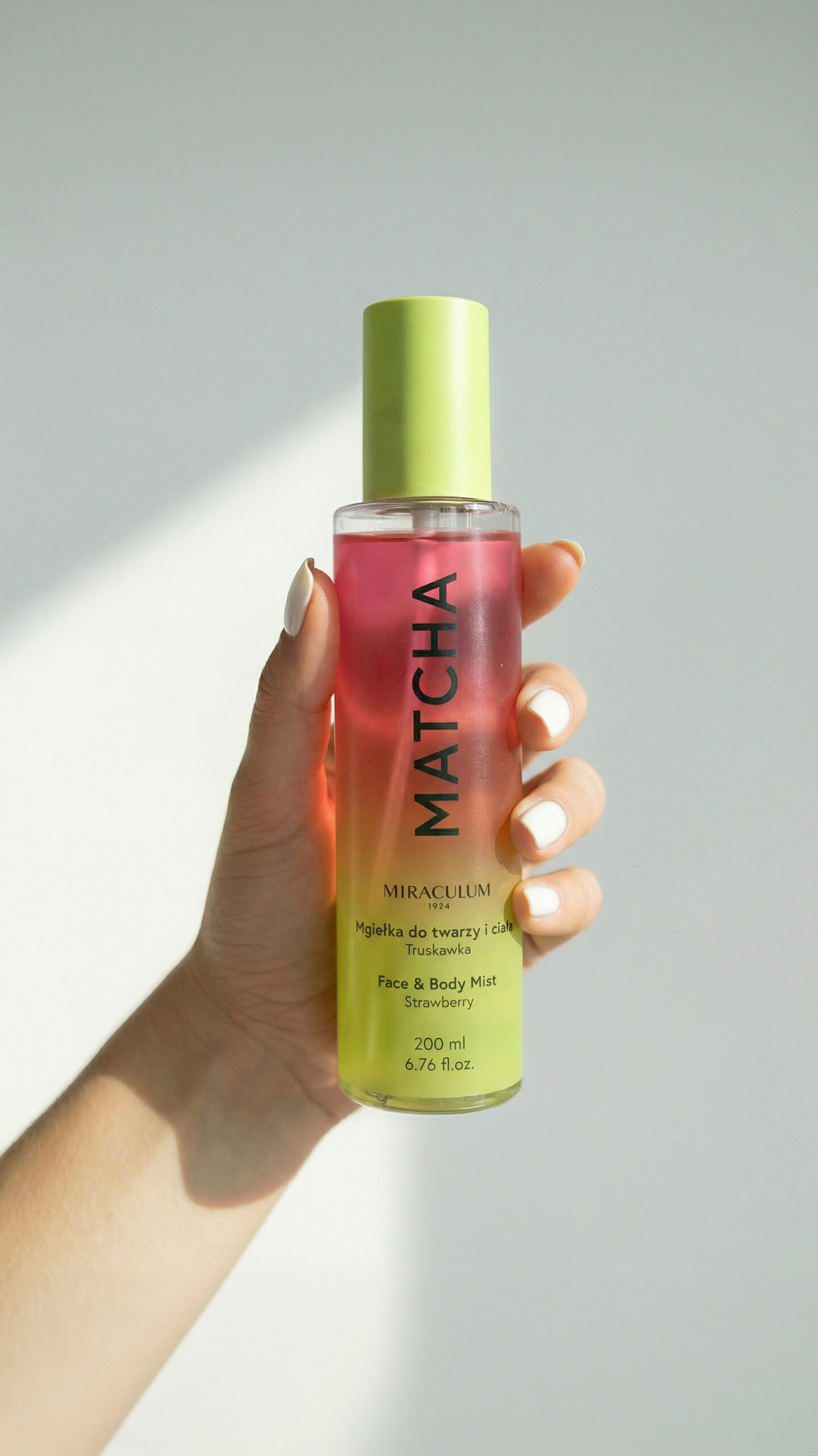 Miraculum Matcha Face & Body Mist Strawberry 200ml, kasvo- ja vartalosuihke - Image 2